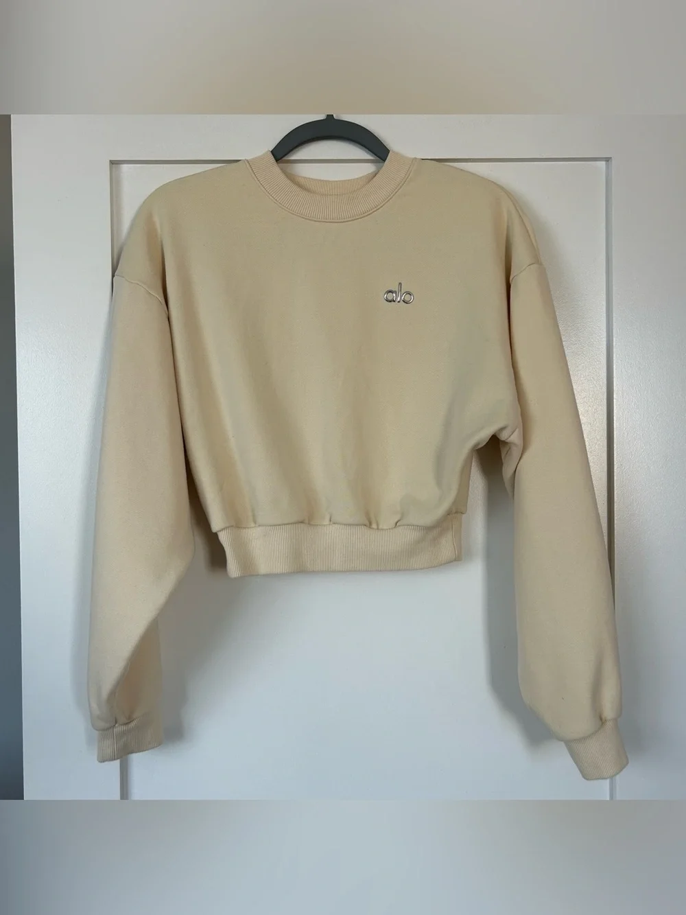Alo Yoga Cropped Accolade Crewneck Yellow Size Extra Small